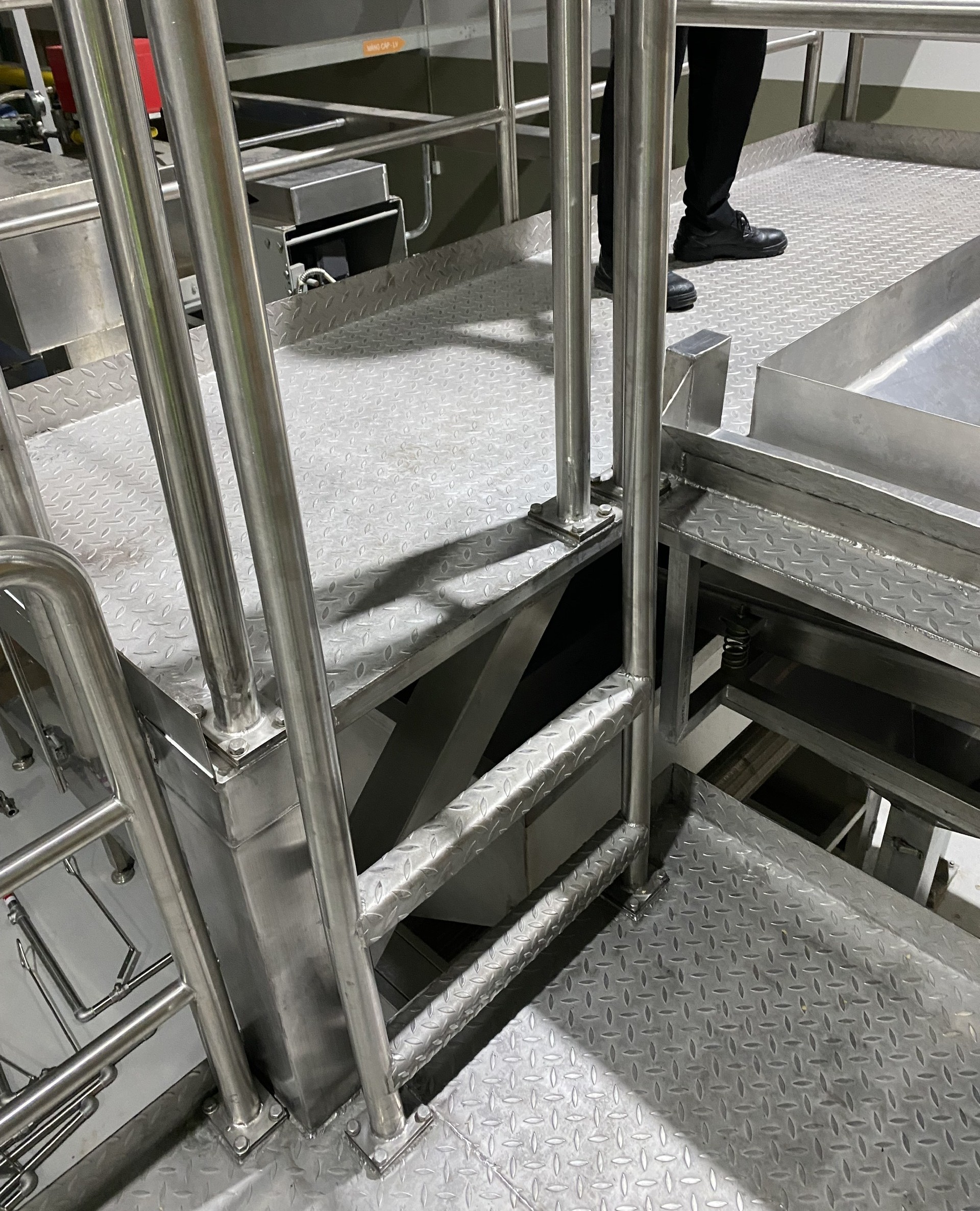 SÀN THAO TÁC CHO HỆ CÂN ĐỊNH LƯỢNG